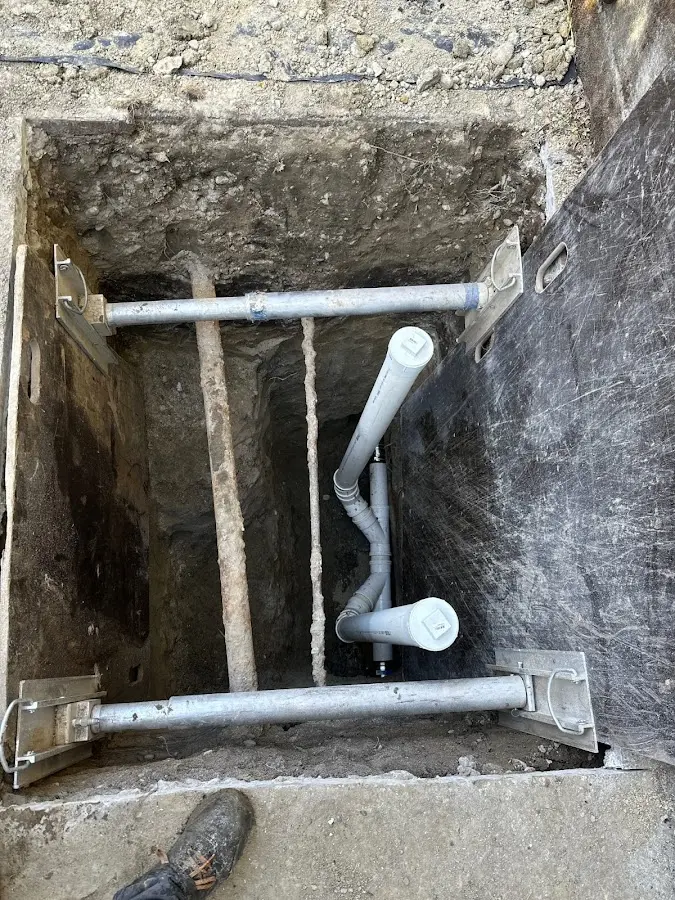 Experienced plumber completing Drain Cleaning work in Monterey